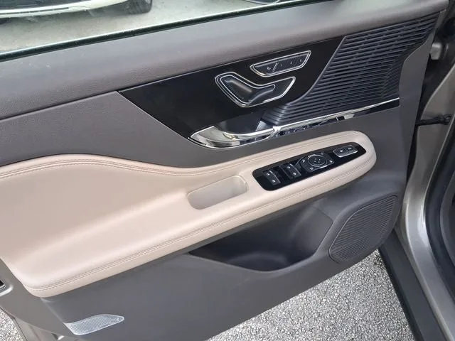 2021 Lincoln Corsair Standard photo 14