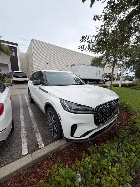 2025 Lincoln Aviator Reserve Premium photo 7