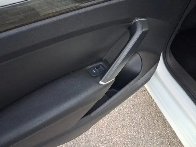 2017 Volkswagen Passat 1.8T SE photo 10