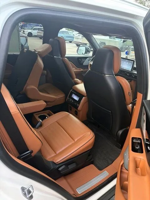 2023 Lincoln Aviator Black Label Premium photo 7
