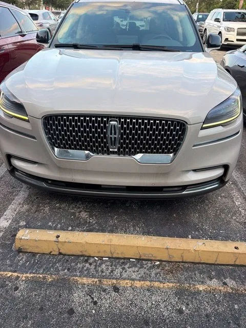 2023 Lincoln Aviator Standard Premium photo 9