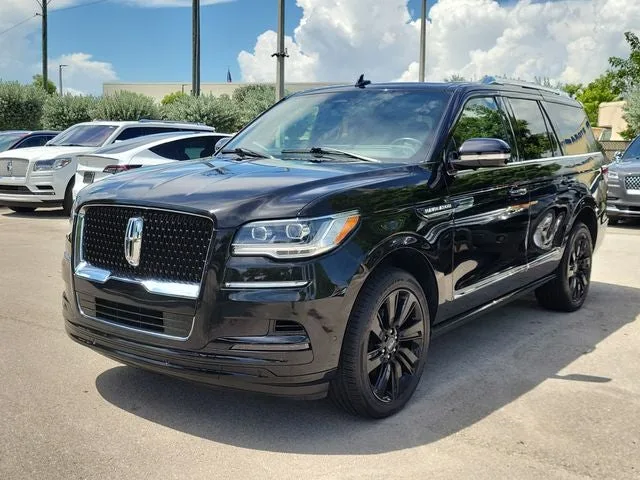 2023 Lincoln Navigator Reserve photo 3