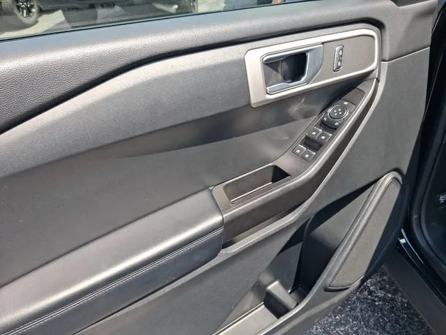 2020 Ford Explorer Base photo 12