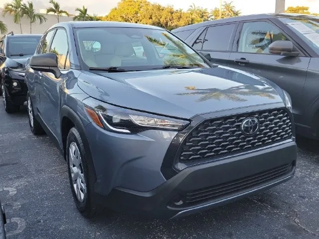 2025 Toyota Corolla Cross L photo 2