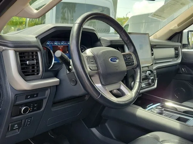 2023 Ford Expedition XLT photo 8