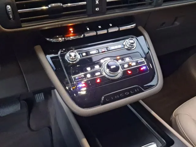 2022 Lincoln Corsair Standard photo 20