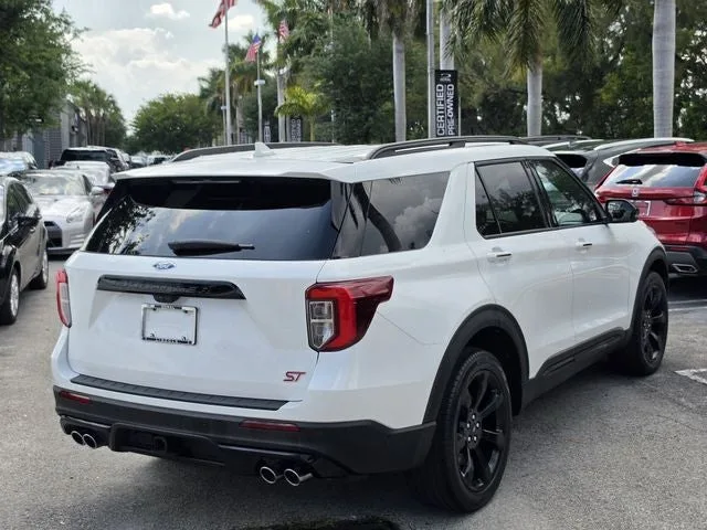 2023 Ford Explorer ST photo 3