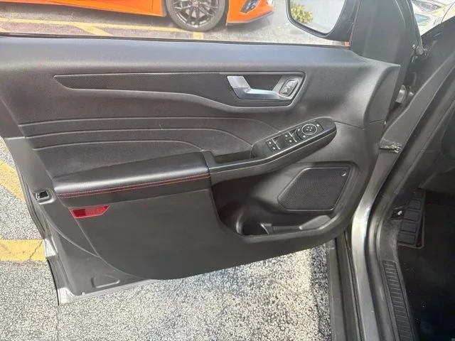 2023 Ford Escape ST-Line photo 9