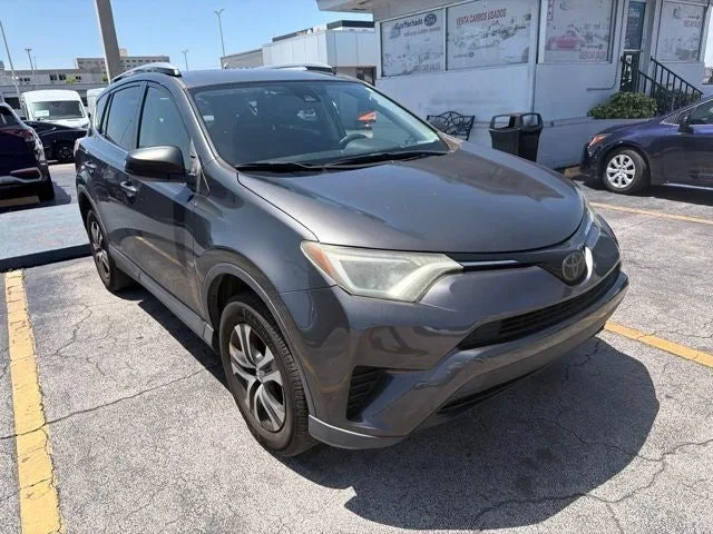 2018 Toyota RAV4 LE photo 3