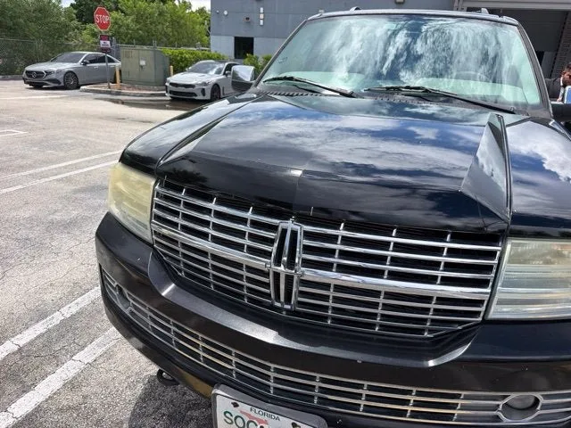 2007 Lincoln Navigator 2WD 4dr photo 2