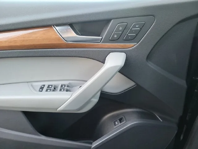 2025 Audi Q5 40 Premium quattro photo 14