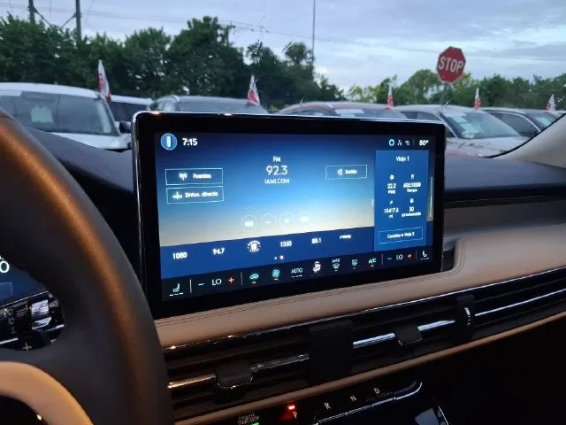 2025 Lincoln Corsair Premiere photo 17