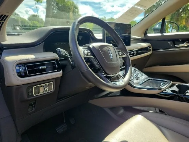 2022 Lincoln Nautilus Standard photo 8