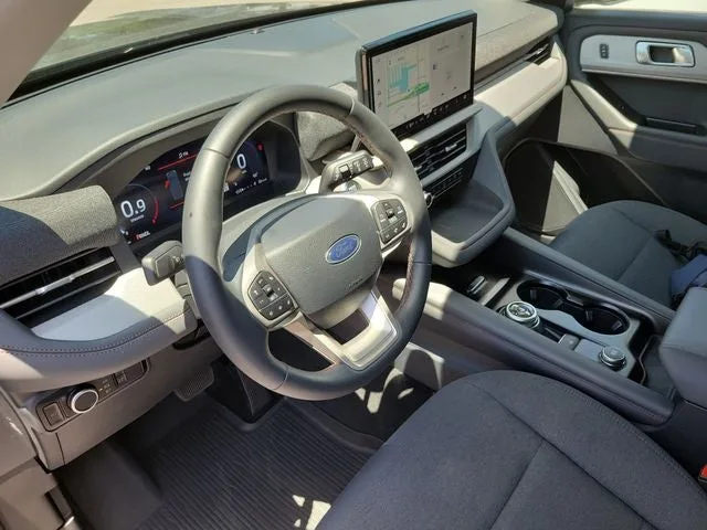 2025 Ford Explorer Active photo 18