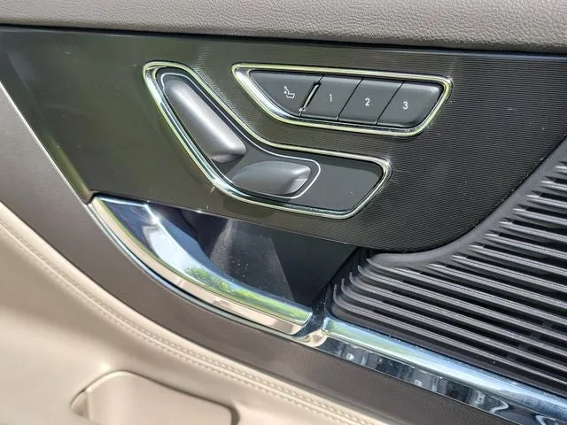 2022 Lincoln Corsair Standard photo 13