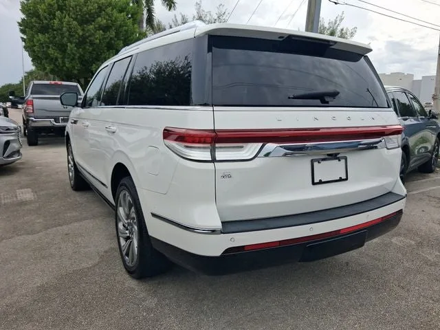2023 Lincoln Navigator Reserve photo 3
