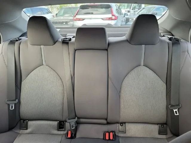 2022 Toyota Camry LE photo 10
