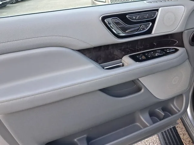 2020 Lincoln Navigator L Reserve photo 14