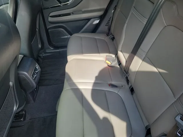 2023 Lincoln Corsair Standard photo 9