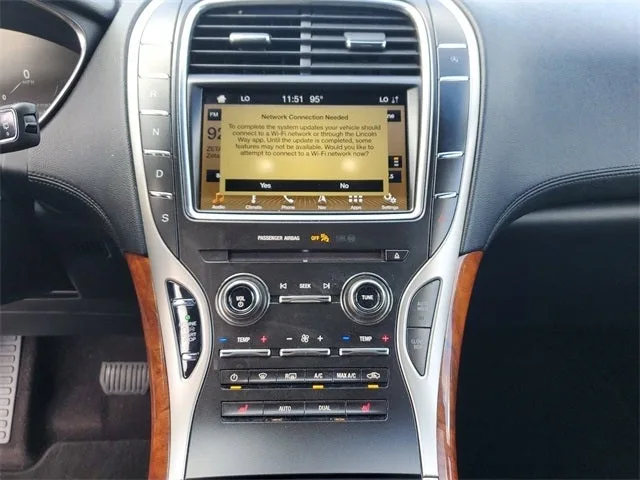 2019 Lincoln Nautilus Select photo 27