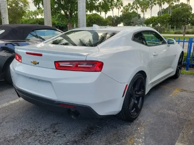2017 Chevrolet Camaro 1LT photo 3