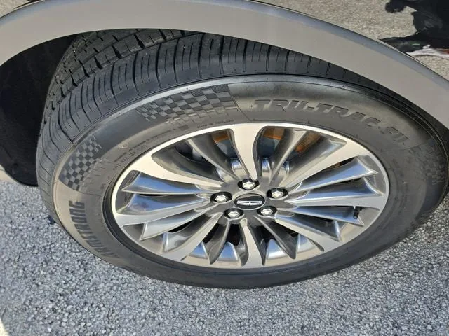 2023 Lincoln Nautilus Standard photo 6