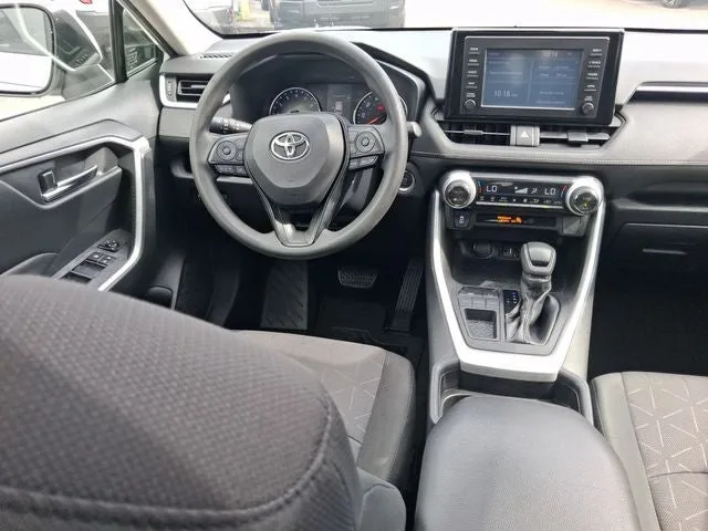 2019 Toyota RAV4 XLE photo 8