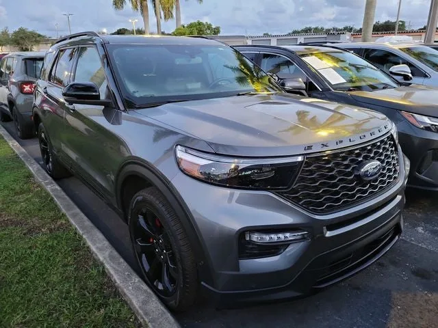 2023 Ford Explorer ST photo 2