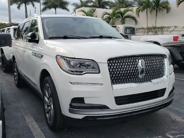 2023 Lincoln Navigator Reserve photo 2