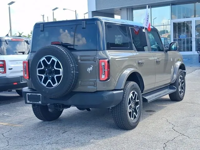 2025 Ford Bronco Outer Banks photo 4