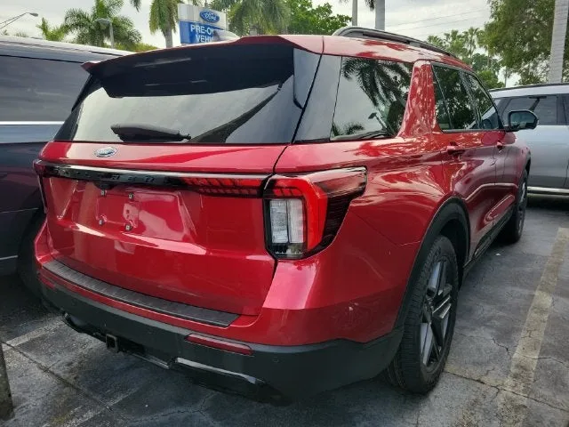 2025 Ford Explorer ST-Line photo 3