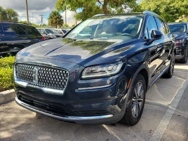 2022 Lincoln Nautilus Standard photo 2