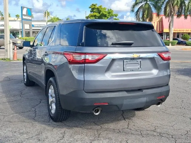 2021 Chevrolet Traverse LS photo 3