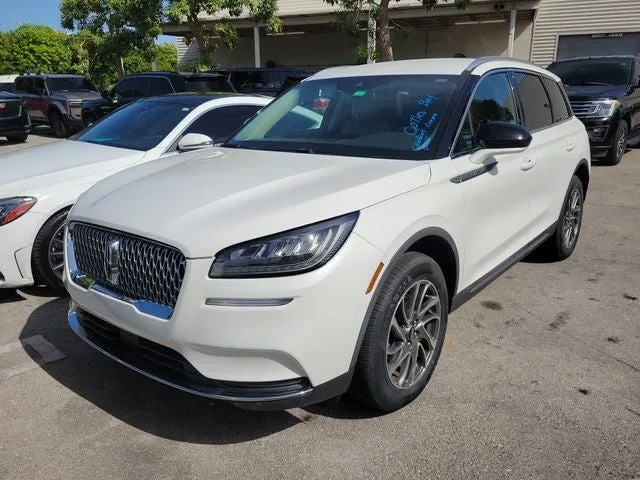 2022 Lincoln Corsair Standard photo 2