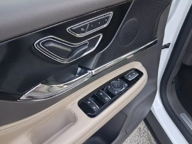 2024 Lincoln Corsair Premiere photo 13