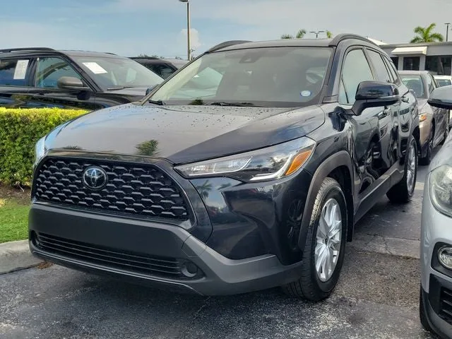 2022 Toyota Corolla Cross LE photo 31