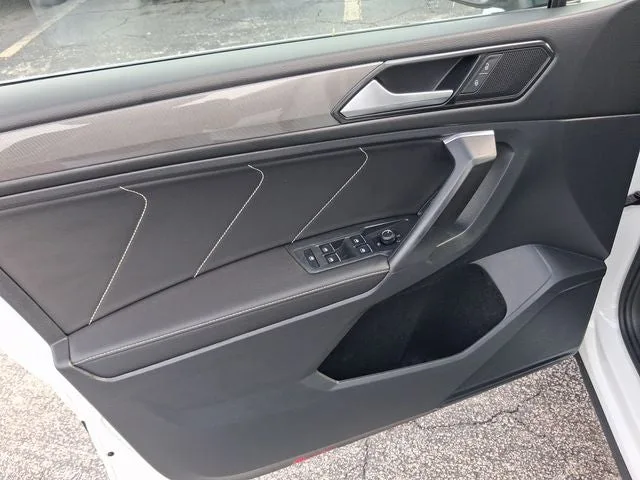 2022 Volkswagen Tiguan 2.0T SE photo 14