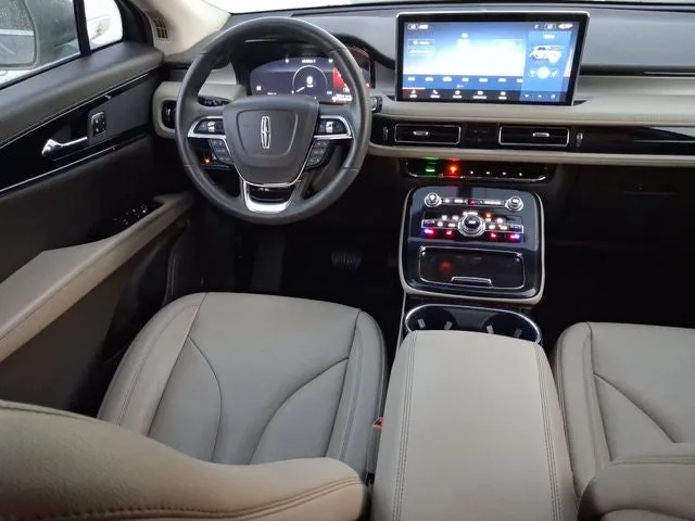 2023 Lincoln Nautilus Standard photo 8