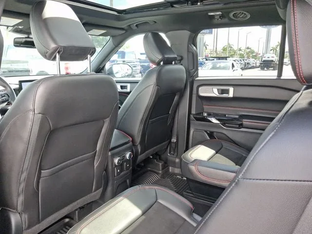 2022 Ford Explorer ST-Line photo 5