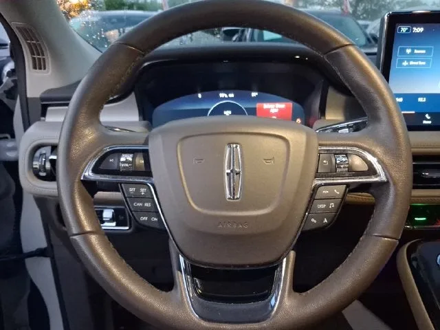 2023 Lincoln Nautilus Standard photo 14