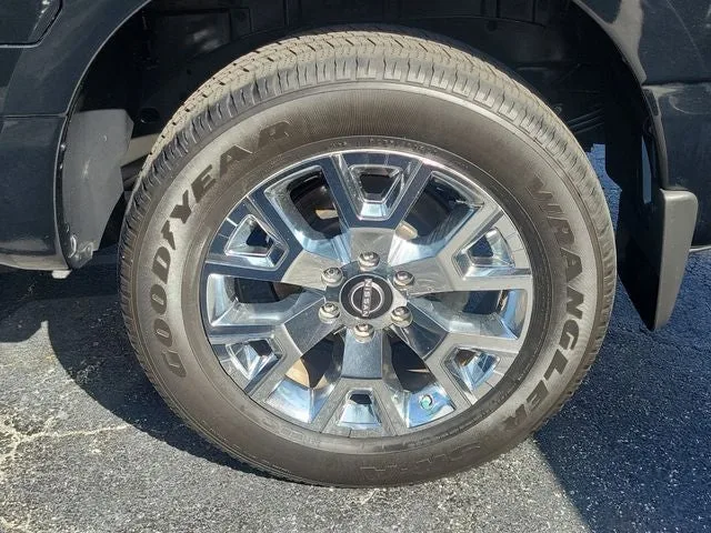2024 Nissan Titan SV photo 9