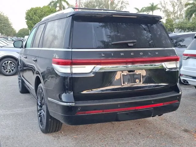 2023 Lincoln Navigator Black Label photo 3