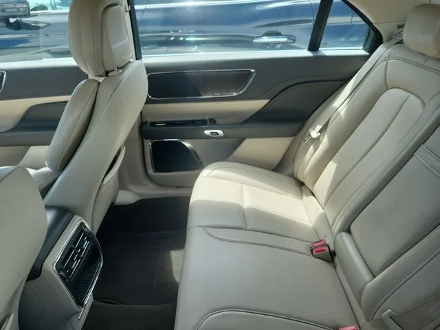 2020 Lincoln Continental Standard photo 8