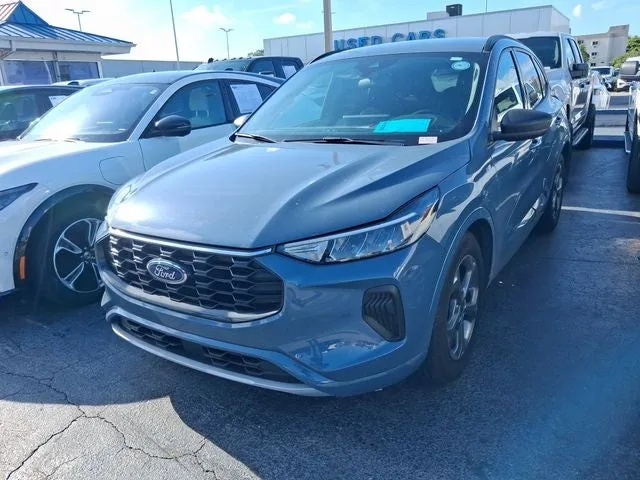 2024 Ford Escape ST-Line photo 3