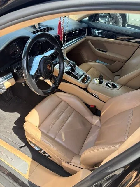 2018 Porsche Panamera Base photo 3