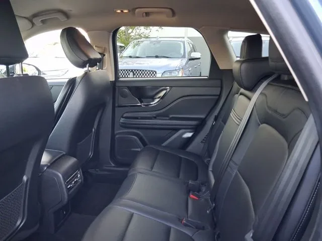 2023 Lincoln Corsair Standard photo 6