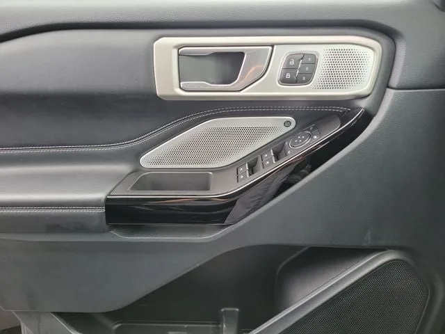 2023 Ford Explorer ST photo 15