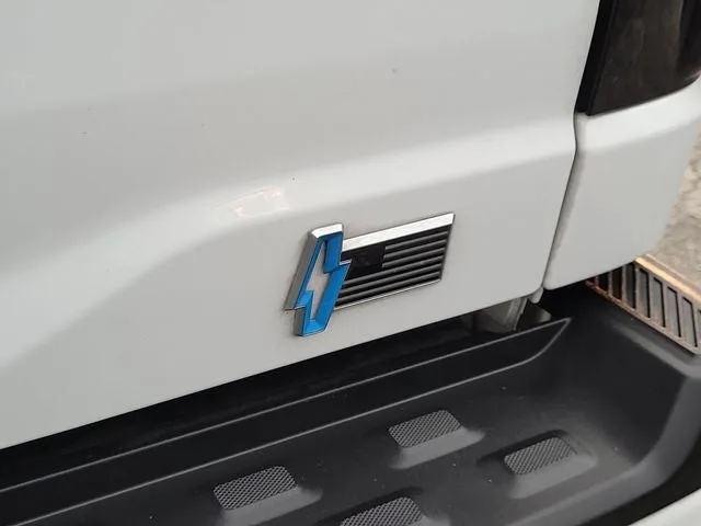 2023 Ford F-150 Lightning XLT photo 6