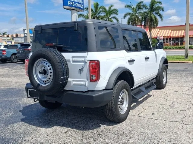 2025 Ford Bronco Base photo 4
