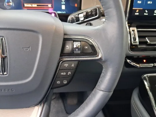2023 Lincoln Navigator L Black Label photo 17
